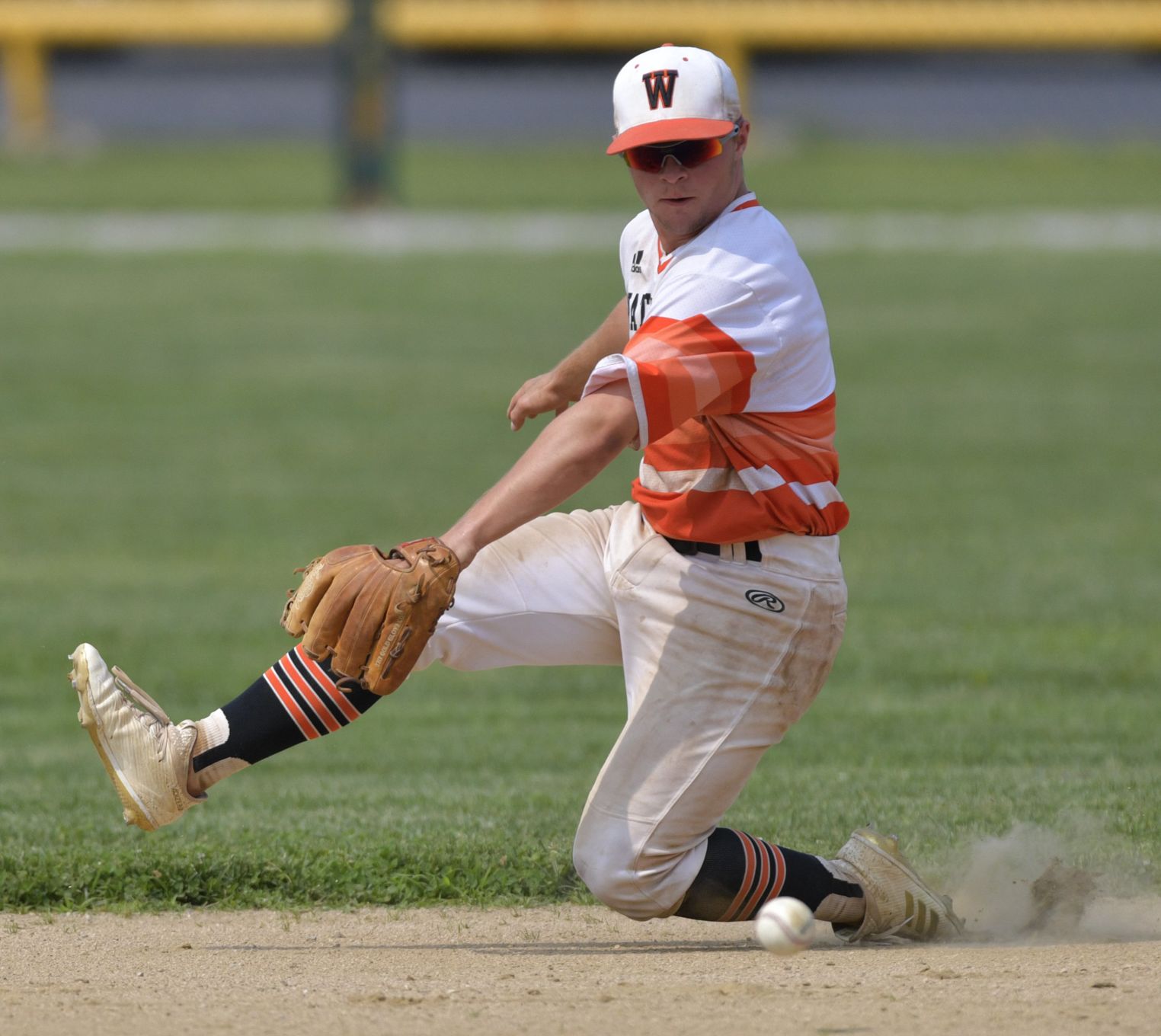 Waterloo defeats Carbondale in 3A Salem Sectional baseball final